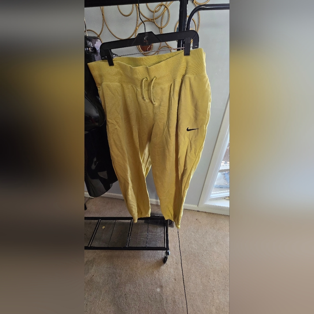 Nike Men's Mustard Joggers